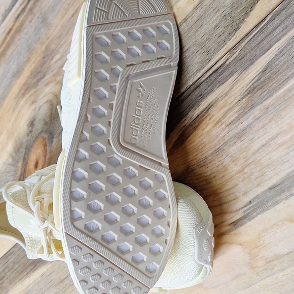 Adidas shoes - Picture 4 of 7